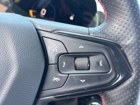 Used 2025 Chevrolet Trax RS w/ Driver Confidence Package FWD image 25