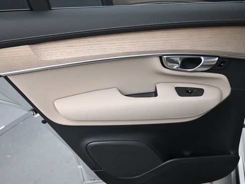 New 2026 Volvo XC90 B6 Plus w/ Protection Package Premier AWD/4WD image 19