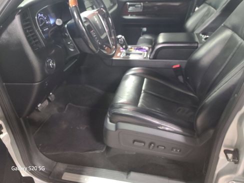 Used 2017 Lincoln Navigator Select image 27