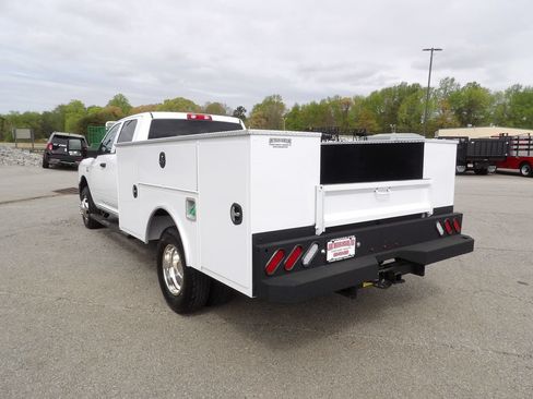 Used 2024 RAM 3500 Tradesman w/ Chrome Appearance Group AWD/4WD image 5