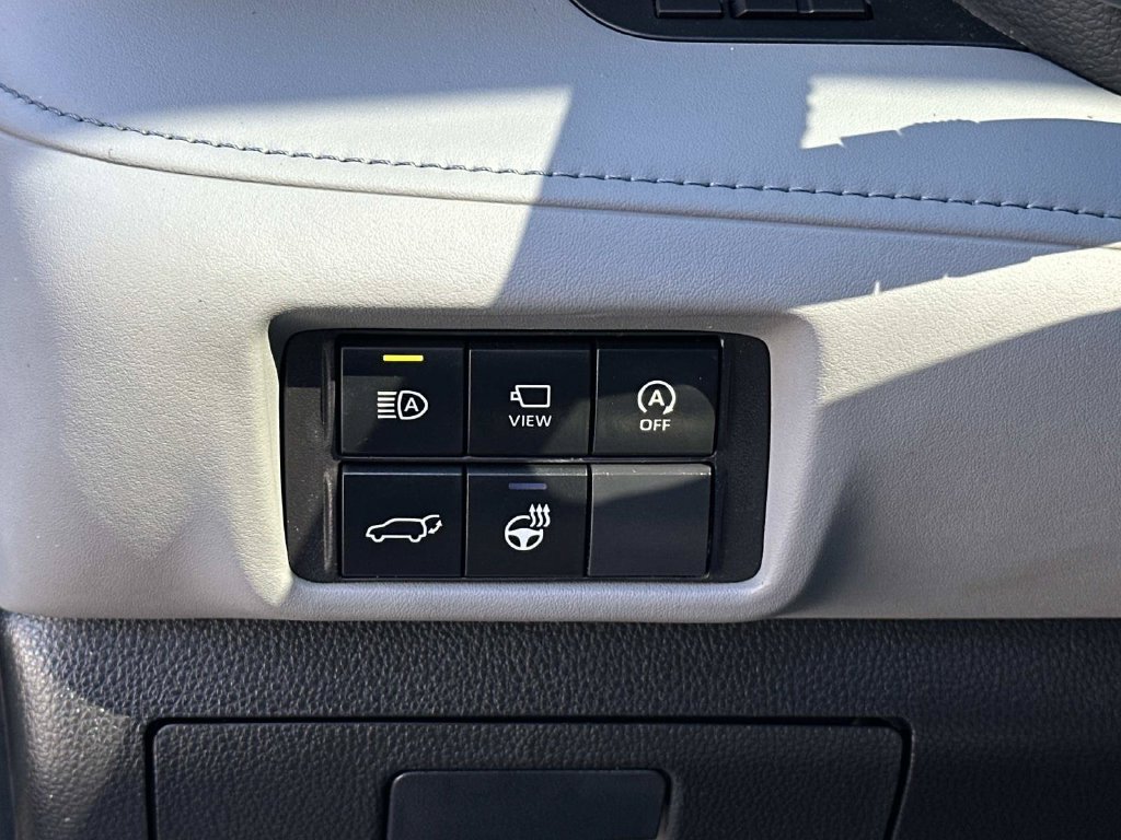 Used 2023 Toyota Highlander Platinum FWD image 30