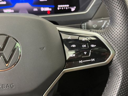 Used 2024 Volkswagen Tiguan SE R-Line image 28