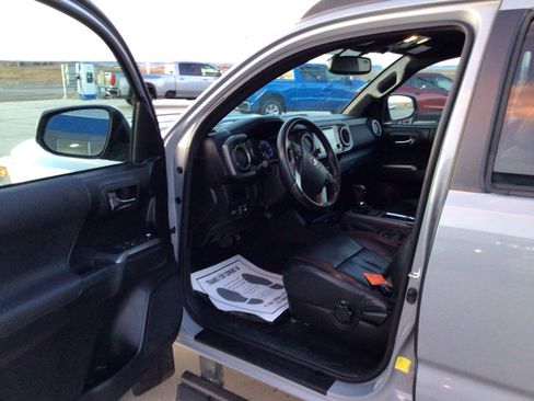 Used 2017 Toyota Tacoma TRD Pro image 9