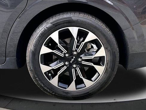 Used 2024 Kia Carnival EX image 35