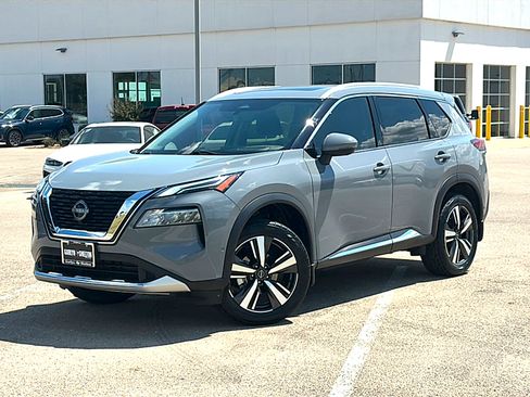Used 2023 Nissan Rogue Platinum w/ Platinum Premium Package FWD image 2