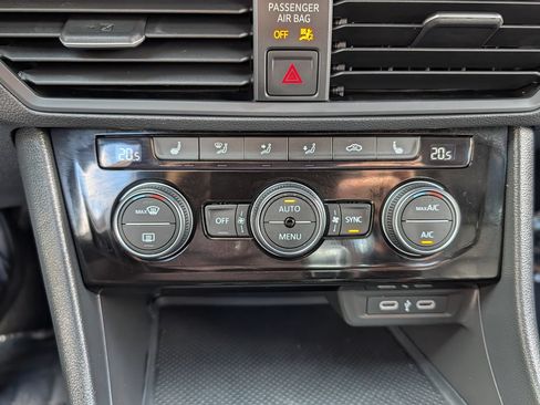 Used 2024 Volkswagen Jetta SE FWD image 28