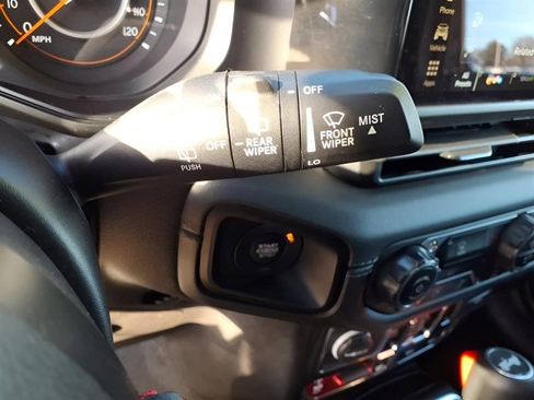 Used 2024 Jeep Wrangler Unlimited Rubicon AWD/4WD image 22