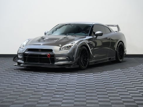 Used 2014 Nissan GT-R Premium AWD/4WD image 3