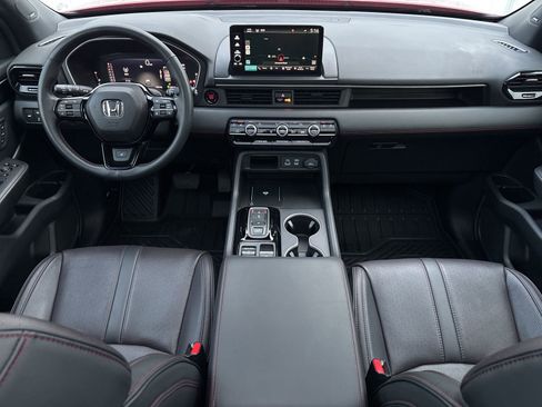 Used 2025 Honda Pilot Black Edition image 18