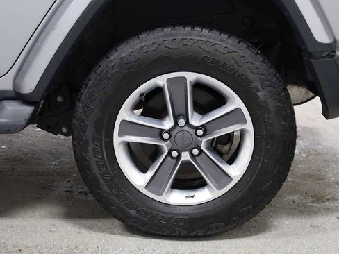 Used 2019 Jeep Wrangler Unlimited Sahara image 36