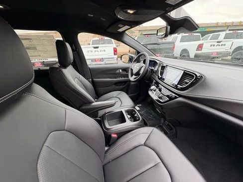 New 2026 Chrysler Pacifica Select image 31