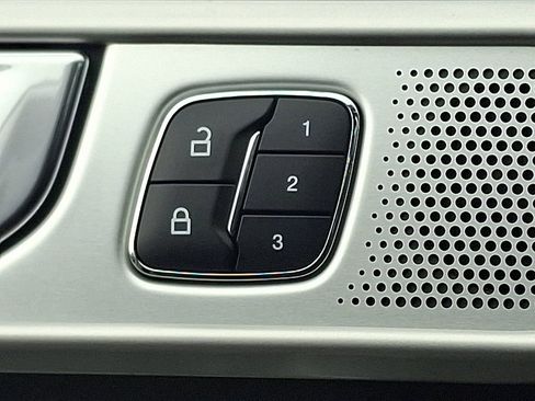 Certified 2020 Ford Explorer Platinum w/ Premium Technology Package image 29