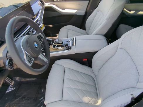 Used 2025 BMW X7 xDrive40i w/ M Sport Package image 19