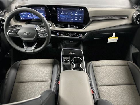 New 2026 Chevrolet Equinox LT w/ Convenience Package II image 3