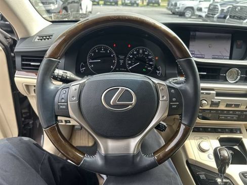 Used 2013 Lexus ES 350 w/ Luxury Pkg FWD image 14