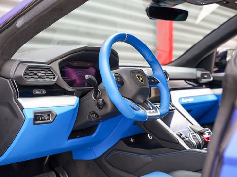 Used 2020 Lamborghini Urus AWD/4WD image 6