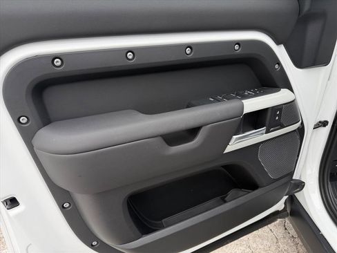 Used 2024 Land Rover Defender 110 S image 8