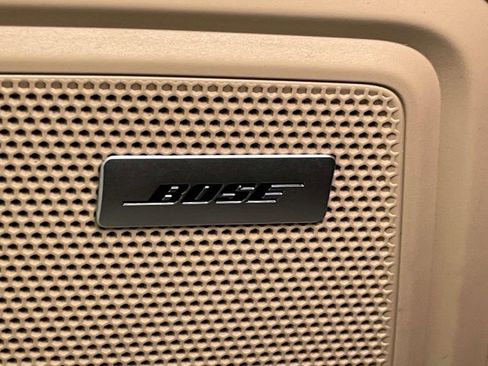 Certified 2025 Porsche Macan AWD/4WD image 38