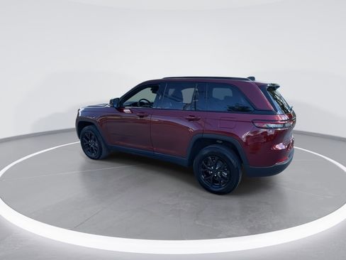 Used 2024 Jeep Grand Cherokee Altitude image 13