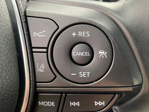 Used 2020 Toyota Camry SE image 18