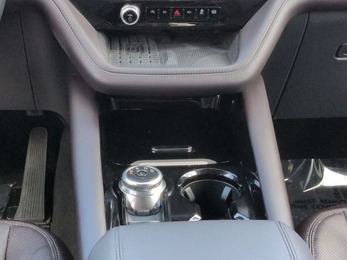 Certified 2025 Ford Explorer Platinum AWD/4WD image 19