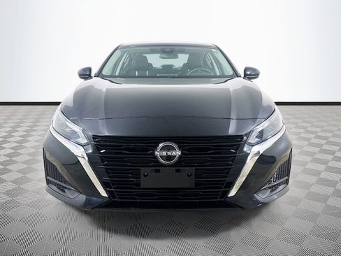 Used 2023 Nissan Altima 2.5 SV FWD image 2