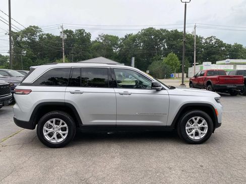 Certified 2023 Jeep Grand Cherokee Limited AWD/4WD image 10