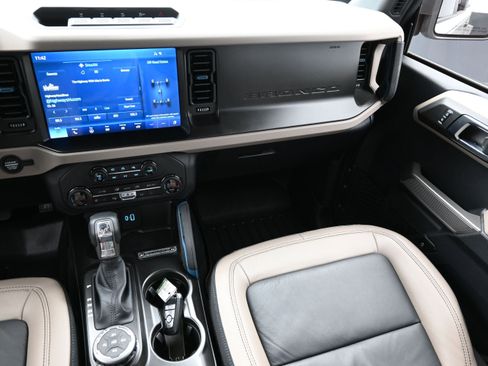 Used 2023 Ford Bronco Wildtrak AWD/4WD image 38