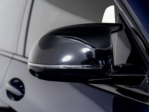 Used 2025 BMW X5 M60i w/ Premium Essential Package image 26