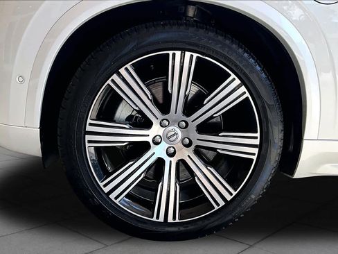 Used 2025 Volvo XC90 T8 Ultra w/ Protection Package Premier AWD/4WD image 11