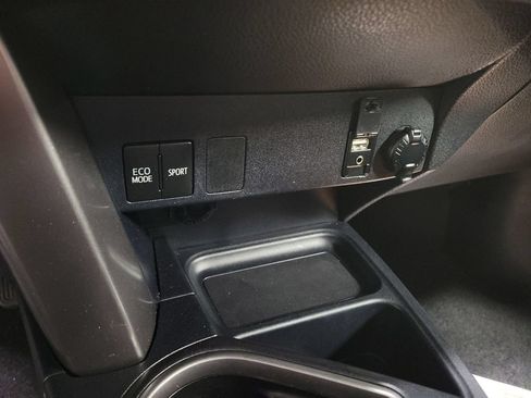 Used 2017 Toyota RAV4 LE w/ All Weather Liner Package AWD/4WD image 17
