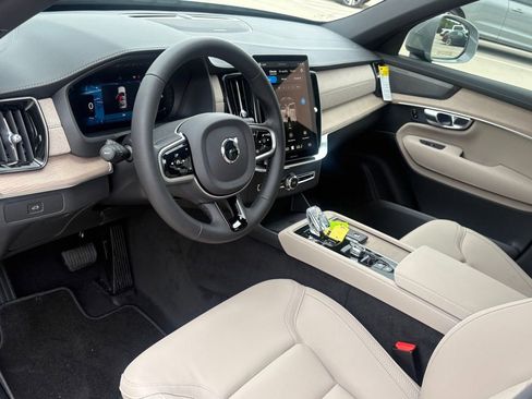New 2026 Volvo XC90 B5 Plus w/ Protection Package Premier AWD/4WD image 13