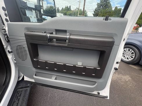Used 2015 Ford F550 4x4 Regular Cab Super Duty w/ Power Equipment Group image 15