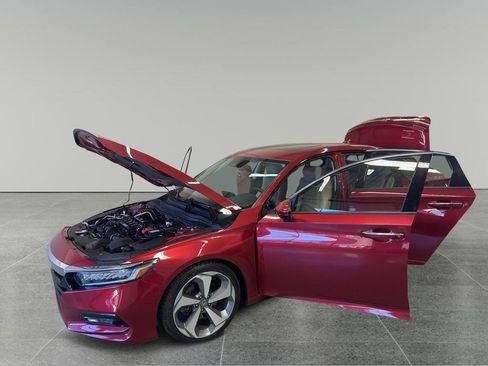 Used 2018 Honda Accord Touring image 10