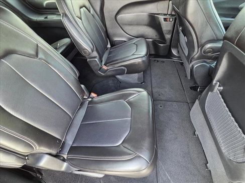 Used 2025 Chrysler Voyager LX FWD image 18