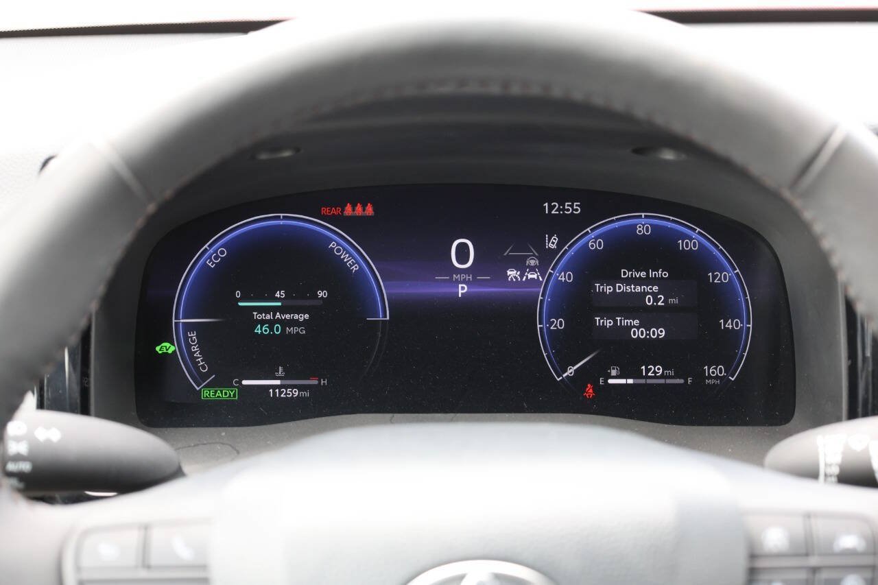 Used 2025 Toyota Camry XLE FWD image 18