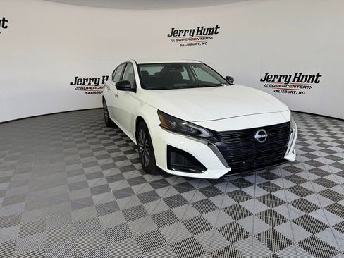 Used 2025 Nissan Altima 2.5 SV image 7