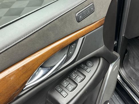 Used 2019 Cadillac Escalade Luxury AWD/4WD image 9