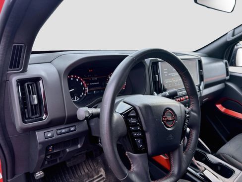 Used 2025 Nissan Frontier Pro-X RWD image 9