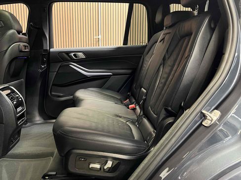 Used 2022 BMW X7 xDrive40i w/ M Sport Package AWD/4WD image 32