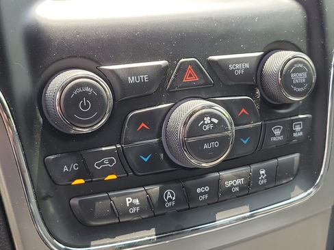 Used 2021 Jeep Grand Cherokee Laredo AWD/4WD image 30