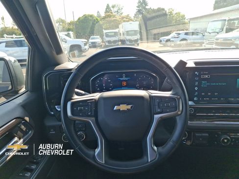 Used 2025 Chevrolet Silverado 1500 LT AWD/4WD image 10