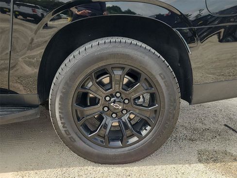 Used 2025 Chevrolet Suburban LT w/ Comfort Package RWD image 33
