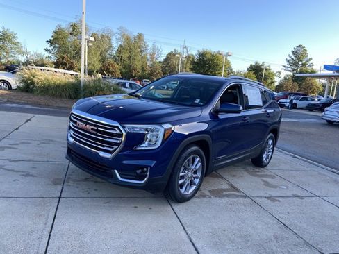 Used 2022 GMC Terrain SLT w/ LPO, Floor Liner Package image 4