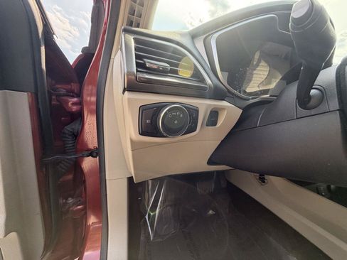 Used 2017 Ford Fusion SE w/ Fusion SE Technology Package FWD image 15
