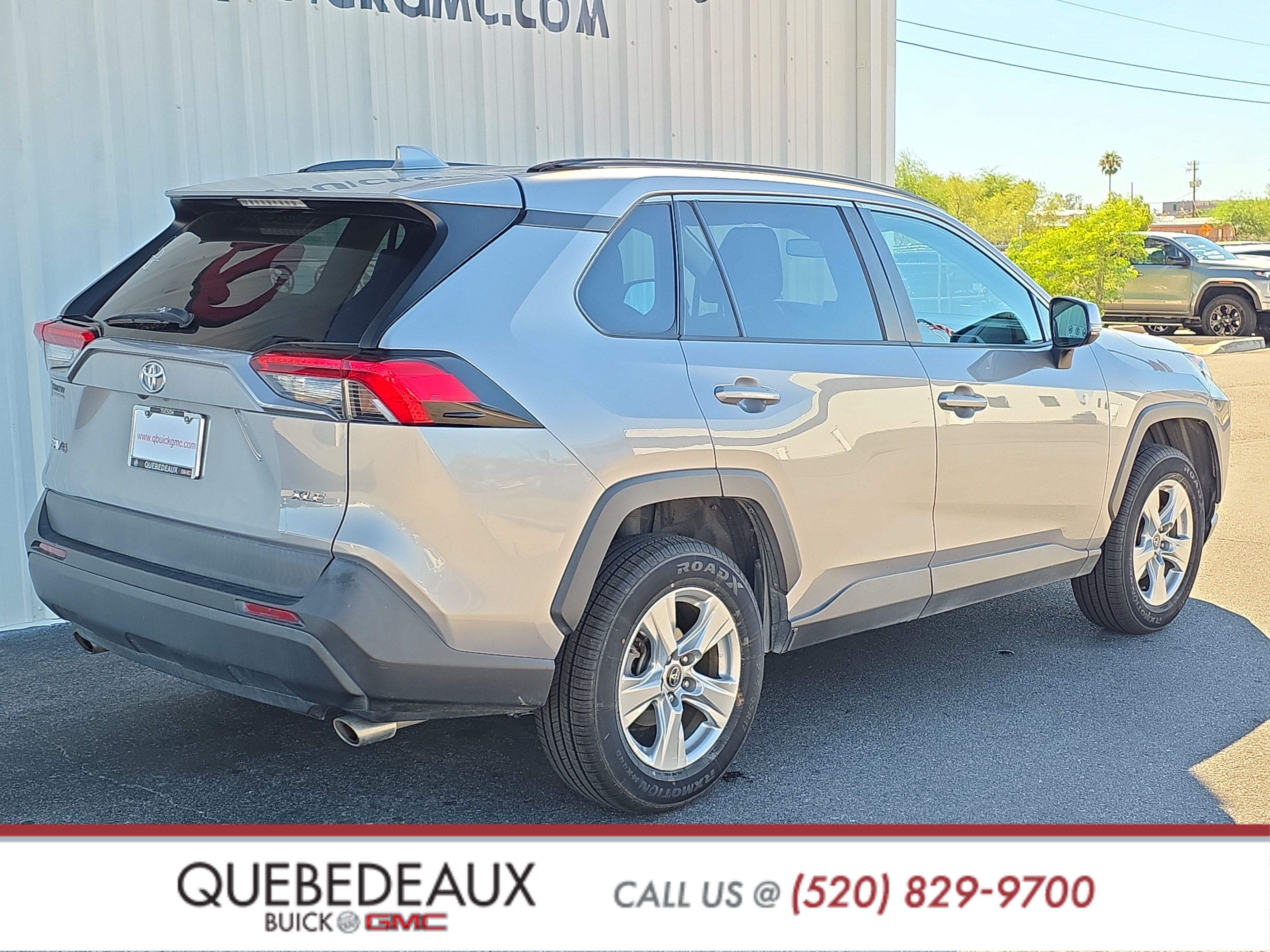 Used 2020 Toyota RAV4 XLE FWD image 4