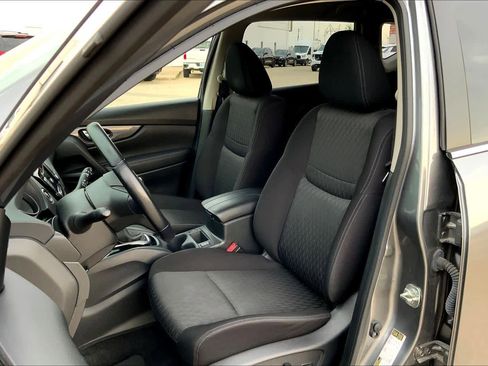 Used 2020 Nissan Rogue SV image 8