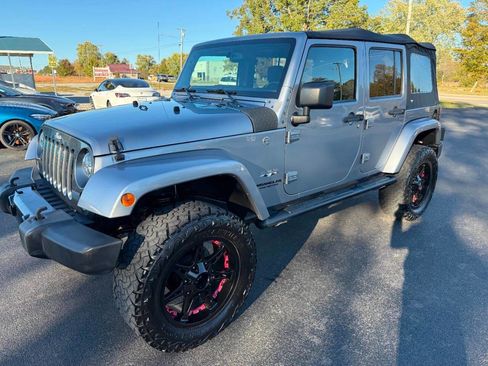 Used 2016 Jeep Wrangler Unlimited Sahara w/ Connectivity Group AWD/4WD image 5