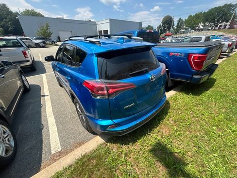 Used 2017 Toyota RAV4 XLE w/ All Weather Liner Package AWD/4WD image 6