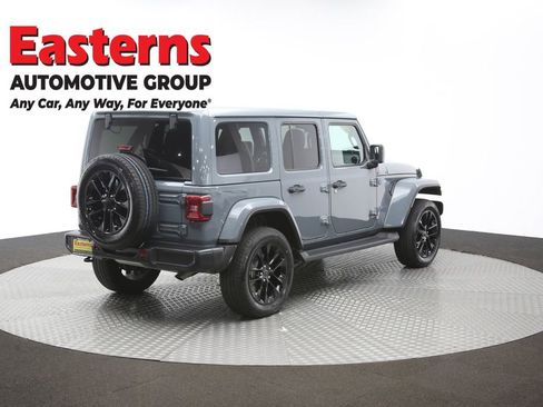 Used 2025 Jeep Wrangler Unlimited Sahara image 40